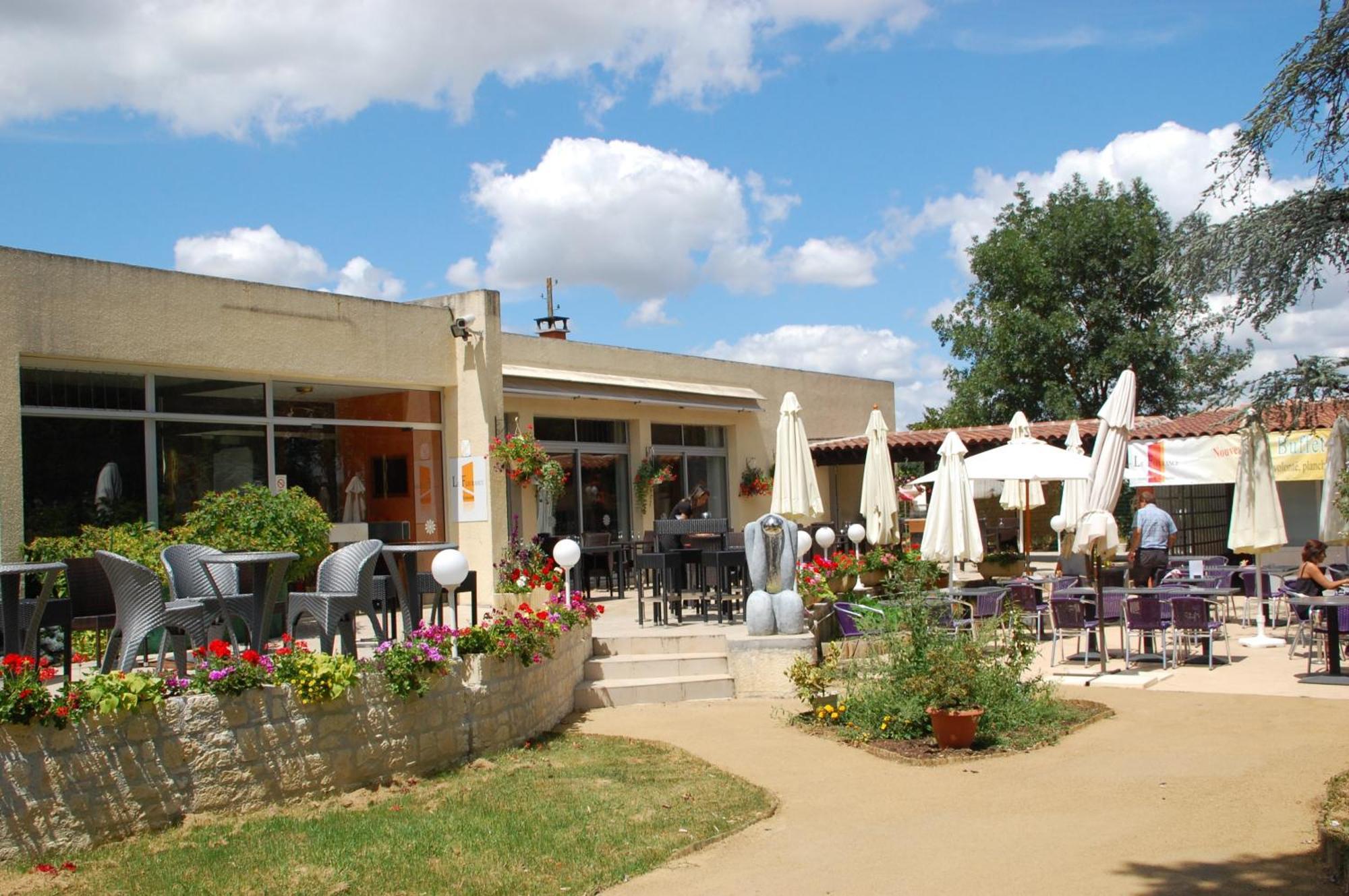 Logis Hotel & Restaurant Le Fleurance Exterior photo