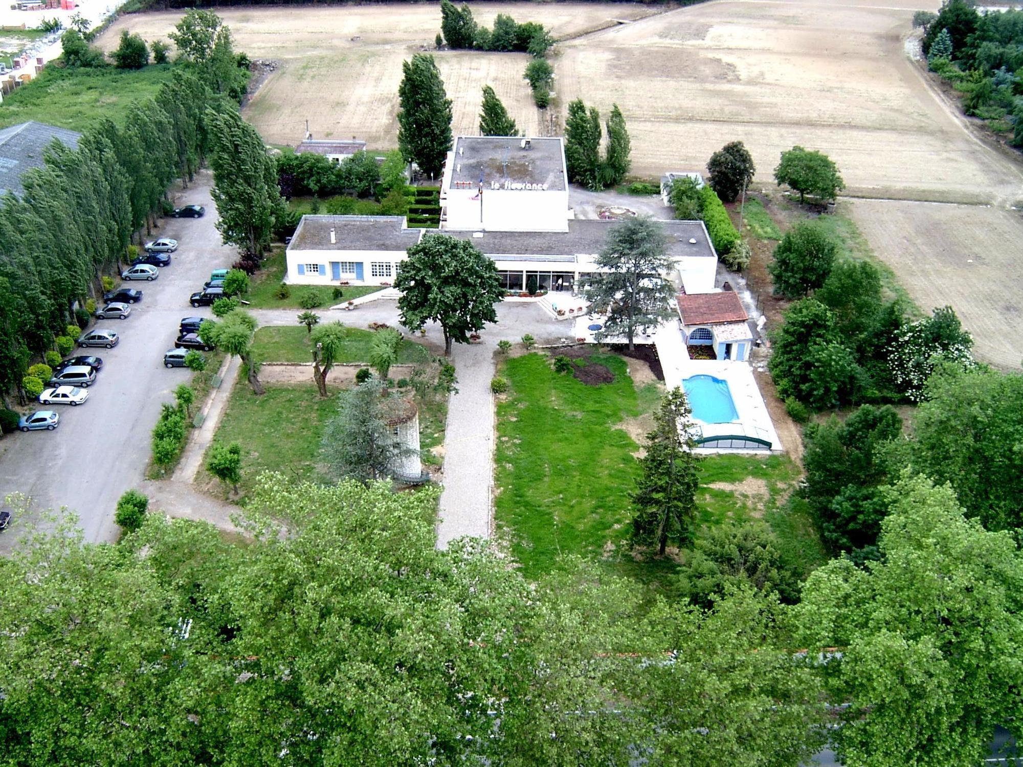 Logis Hotel & Restaurant Le Fleurance Exterior photo